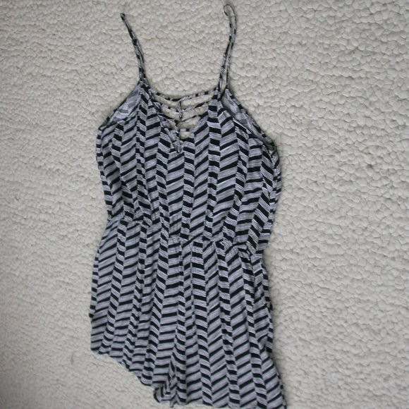 Light Black and White Romper - Picture 7 of 10